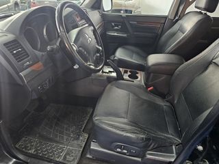 Mitsubishi Montero 2013