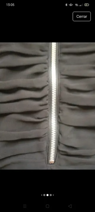 Vestido corto strapless negro fruncido