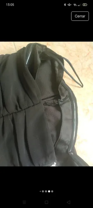 Vestido corto strapless negro fruncido