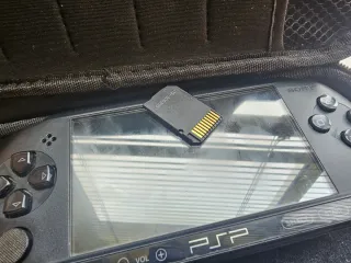 PSP Sony Negra con Accesorios y Juegos