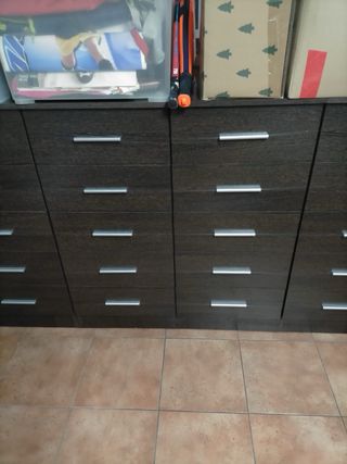 Cajoneras blancas y marrones