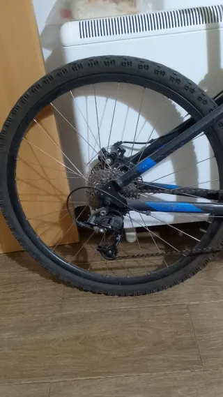 Bicicleta negra ROCKRIDER