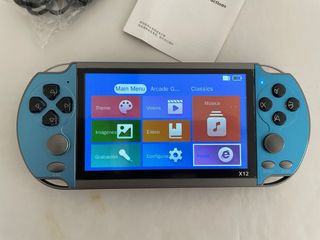 Consola de videojuegos azul y gris