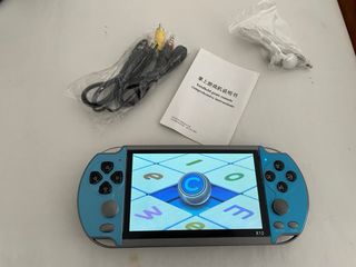 Consola de videojuegos azul y gris