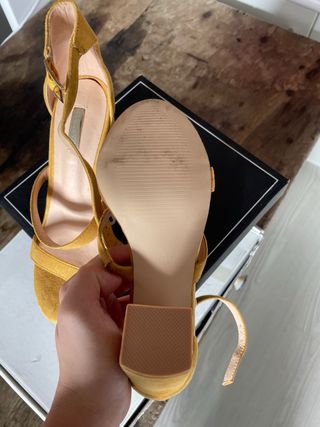 Tacones amarillos talla 37