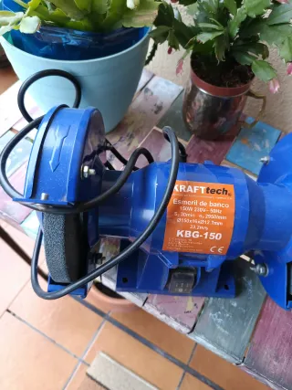 Esmeril de banco Krafttech KBG-150