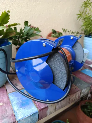 Esmeril de banco Krafttech KBG-150