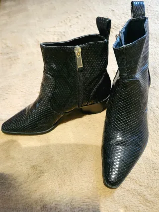 Botines Zara Piel Serpiente Negros