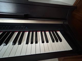 Piano Digital Yamaha Clavinova CLP-330