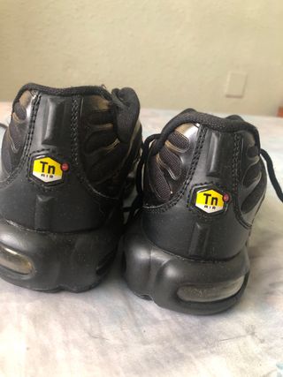 Nike Air Max Plus TN Negra y Dorada