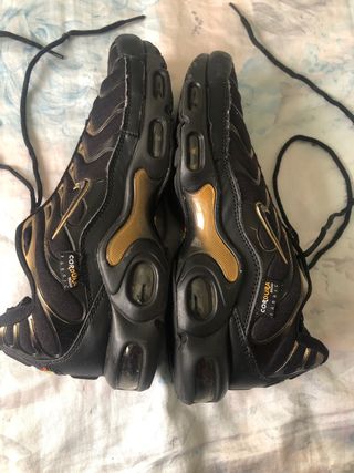 Nike Air Max Plus TN Negra y Dorada