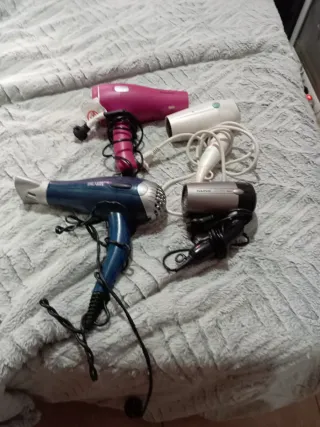 Secador de pelo vendo los 4 por 20€