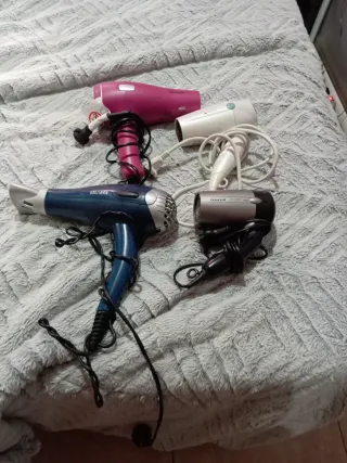Secador de pelo vendo los 4 por 20€