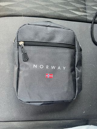 Riñonera Norway negra con bandera