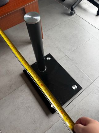 Mesa auxiliar cristal y metal negra