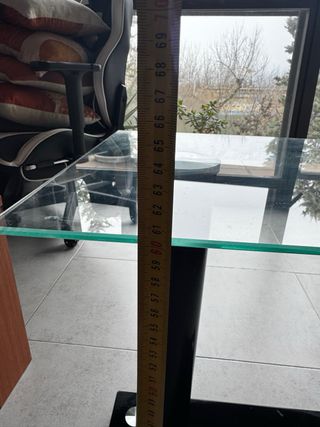 Mesa auxiliar cristal y metal negra