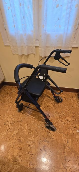 Andador con asiento y almacenamiento