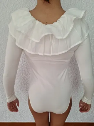 Body blanco manga larga con volantes