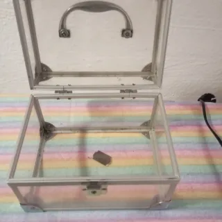 Caja joyero transparente con asa