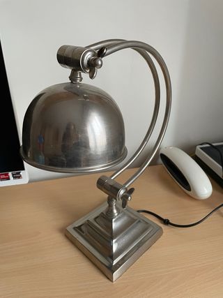 Lámpara de escritorio plateada