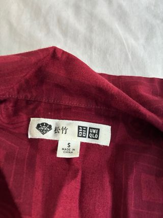 Camisa Uniqlo Roja Estampada