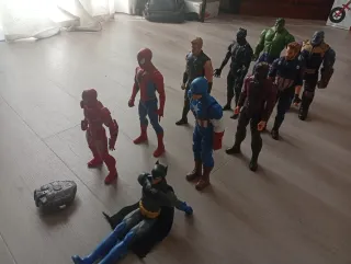 Lote 9 figuras Marvel + Batman