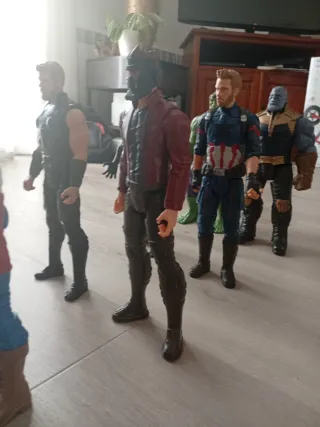 Lote 9 figuras Marvel + Batman