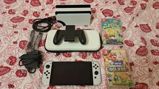 Nintendo Switch OLED Bianca e Nera