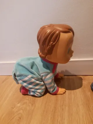 Muñeco bebé gateando Lucas