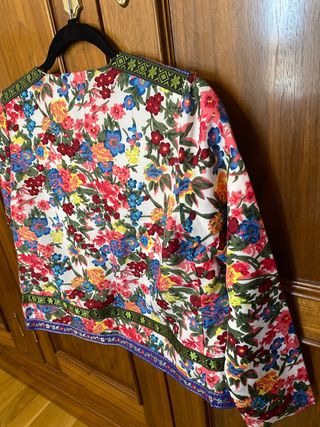 Cazadora floral multicolor
