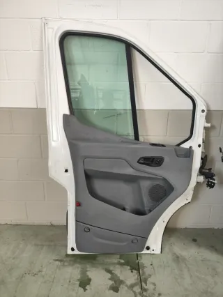 Puerta delantera izquierda Ford Transit de 2018