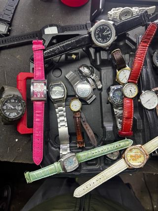Lote de relojes varios son 34 o mas negociable ￼