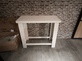 Mesa auxiliar blanca