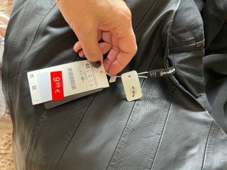 Dos faldas y short Zara y Stradivarius S/M.