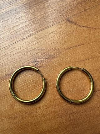 Set di collane e orecchini dorati