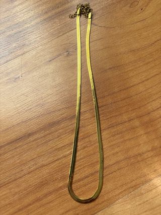 Set di collane e orecchini dorati