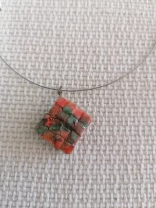 Collar artesano papel maché rosa