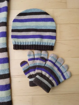 Conjunto gorro (sin estrenar) guantes y bufanda
