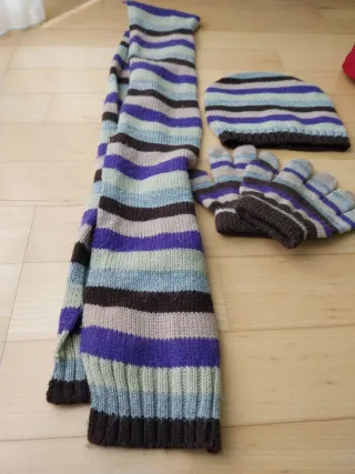 Conjunto gorro (sin estrenar) guantes y bufanda