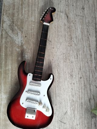 Guitarra Eléctrica Miniatura Roja