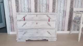 Cómoda de madera estilo vintage