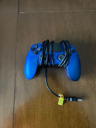 PS4 500GB con 6 giochi, cavi e joypad