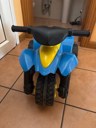 Moto a batería infantil azul y amarilla