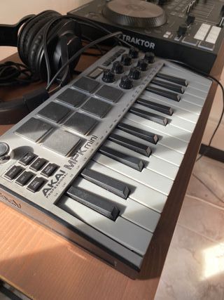 Kit DJ: Traktor S3, Akai MPK Mini, Audio-Technica