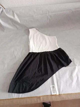 Vestido Zara blanco y negro.vale para  talla S-M