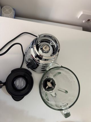 Licuadora Oster Clásica Cromada