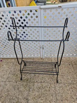 Perchero zapatero de metal negro