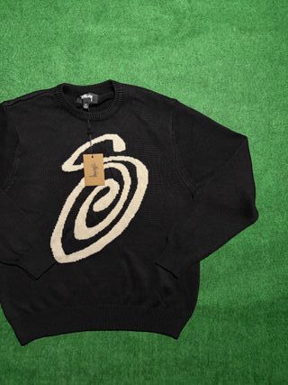 Jersey Stussy Negro con Logo Beige Y2K