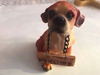 Figura perrito con cartel Welcome