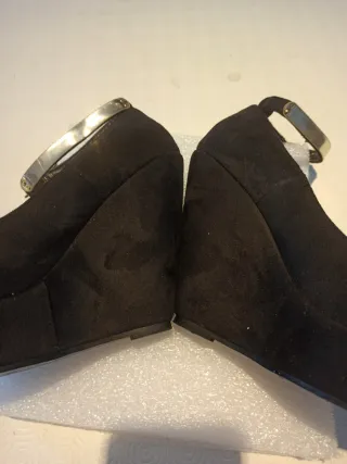 Scarpe con tacco e cinturino nere